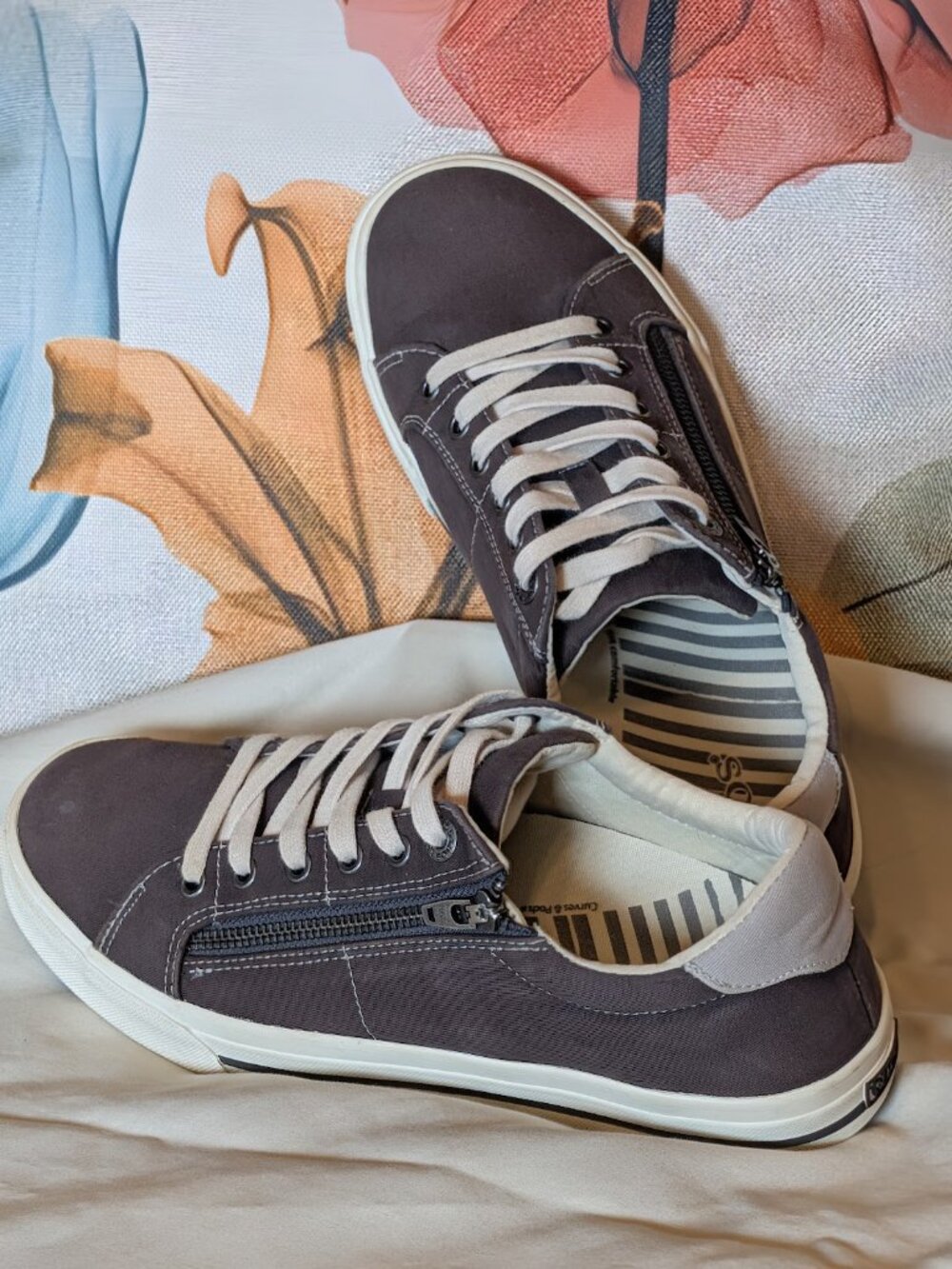 Taos, Z Soul, Graphite Women's Sneaker, Size 10